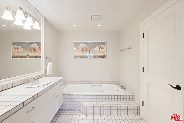 1476 Palisades Drive, Pacific Palisades CA: https://media.crmls.org/mediaz/1123c0ab-ce0e-421e-8b87-4a4e297b0e6a.jpg