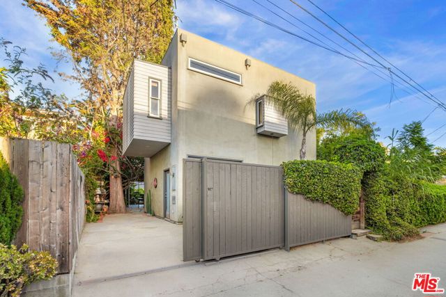 927 Amoroso photo 49