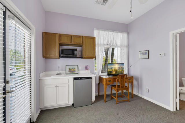 37549 Turnberry Isle Drive, Palm Desert CA: https://media.crmls.org/mediaz/112504eb-bf86-482c-8fc1-1d443a57c1bb.jpg