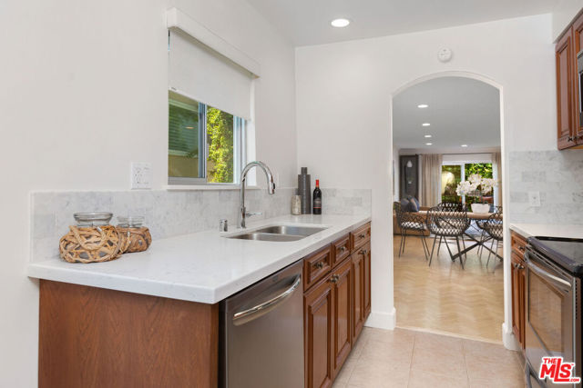 1045 North Kings Road, 207 photo 7