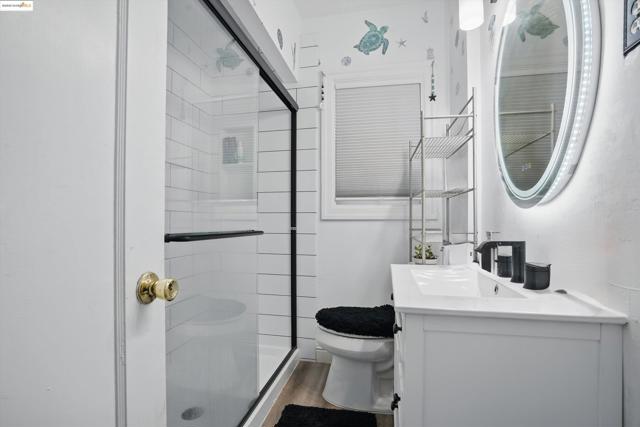 8127 Hillside St, Oakland CA: https://media.crmls.org/mediaz/112540e7-9b60-49b1-afc5-1a5a11714010.jpg