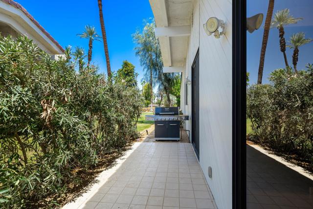 75768 Valle Vista Drive, Indian Wells CA: https://media.crmls.org/mediaz/112540f4-39bf-49d6-af5b-1063cccf528c.jpg