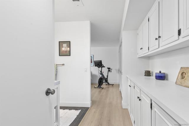 2071 Caminito Circulo Norte, La Jolla CA: https://media.crmls.org/mediaz/11259627-9ef7-40e7-8479-c9642aee99c1.jpg