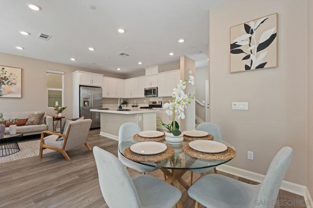 1938 Julie Dawn Pl, Escondido CA: https://media.crmls.org/mediaz/11274579-feaa-4e63-af73-6f84643e3b21.jpg