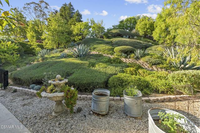 29845 Vista Del Arroyo, Agoura Hills CA: https://media.crmls.org/mediaz/1127462d-b2a5-4051-83a5-d544c94a8a48.jpg