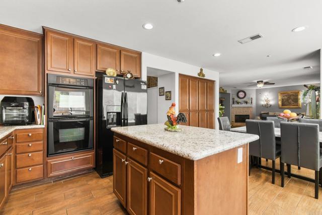 Detail Gallery Image 11 of 35 For 10496 Celestial Waters Dr, Spring Valley,  CA 91977 - 4 Beds | 3 Baths