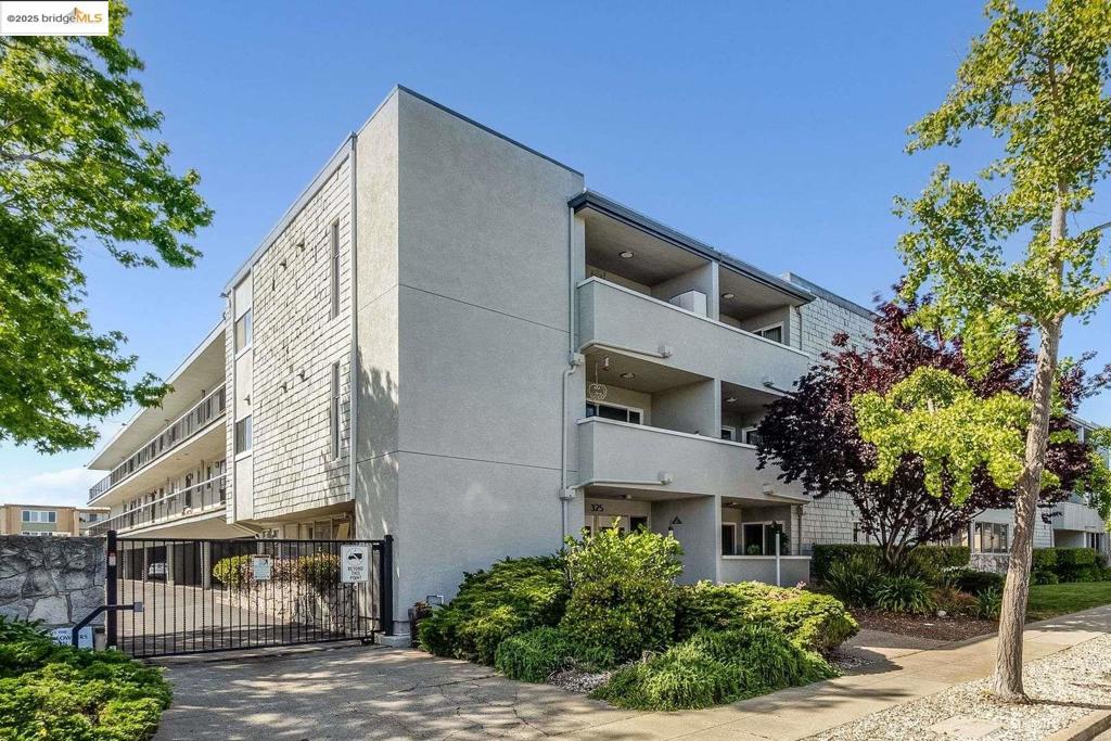 325 Kitty Hawk RD #UNIT 207