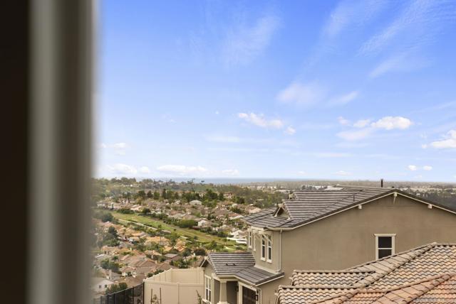 948 Visalia Pl, San Marcos CA: https://media.crmls.org/mediaz/1127cf65-022e-4e6c-9880-575404bc6fb9.jpg