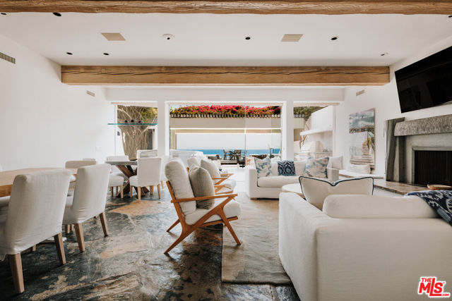 23614 Malibu Colony Road, Malibu CA: https://media.crmls.org/mediaz/1127e460-9511-4c54-b605-bb0b1e14a311.jpg