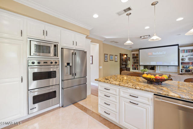 2787 Stonecutter Street, Thousand Oaks CA: https://media.crmls.org/mediaz/11283689-5cad-474e-a761-49a74c528ad2.jpg