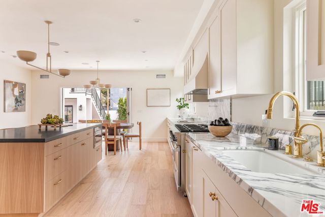 2455 23rd Street, Santa Monica CA: https://media.crmls.org/mediaz/11287dbe-9753-4cf0-a0df-05efc24c1e01.jpg