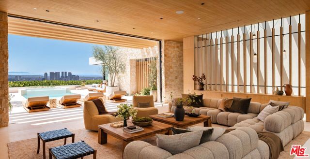1039 Wallace, Beverly Hills CA: https://media.crmls.org/mediaz/1128f038-50b4-46b0-9abb-04f9171b4f25.jpg