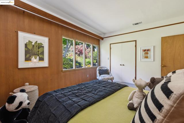 1 Garden Dr, Kensington CA: https://media.crmls.org/mediaz/112911ab-203d-4997-8090-75a22a62003c.jpg