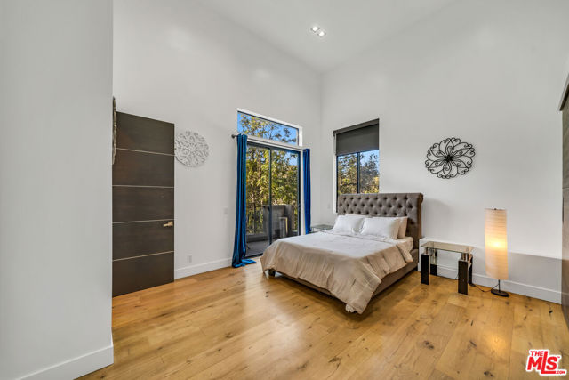 3026 PASSMORE Drive, Los Angeles CA: https://media.crmls.org/mediaz/1129d344-9077-43d7-b258-b4aa82d6b807.jpg