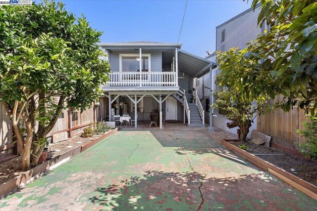 1539 International Blvd, Oakland CA: https://media.crmls.org/mediaz/1129f060-738c-4d9e-a72a-7b1544f1d728.jpg