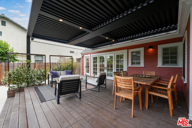 607 S Orange Drive, Los Angeles CA: https://media.crmls.org/mediaz/112a3164-c07f-4061-9f10-acc36459ce28.jpg