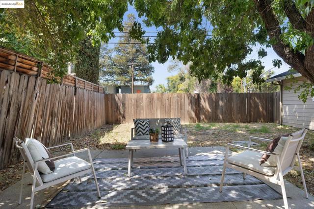 2670 Crescent Dr, Concord CA: https://media.crmls.org/mediaz/112a8b09-bc6d-4eb5-85cb-c2384da48fd6.jpg