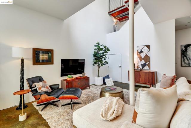 2709 10th St, Berkeley CA: https://media.crmls.org/mediaz/112aff89-59be-4ce1-a8fe-e8135cfa6ec5.jpg