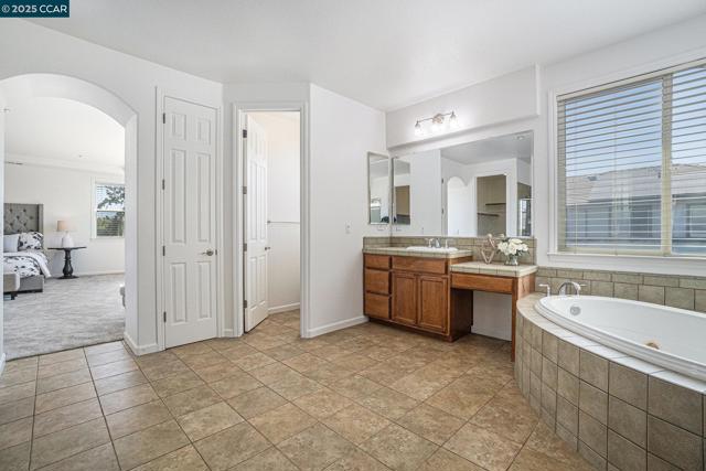 2029 Fitzgerald Way, Brentwood CA: https://media.crmls.org/mediaz/112b12de-a1f4-4ef3-9097-0853f0ac10f3.jpg