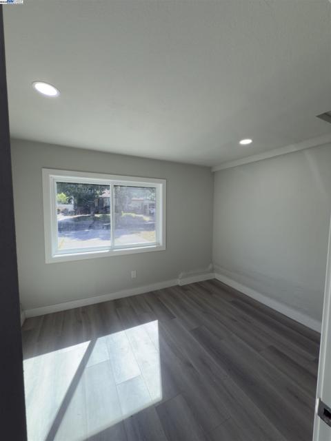 2809 Avalon Dr, Sacramento CA: https://media.crmls.org/mediaz/112b3e83-4489-4a73-bea5-4562b1ab6332.jpg