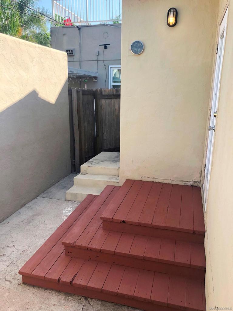4072 Meade Ave - photo 11