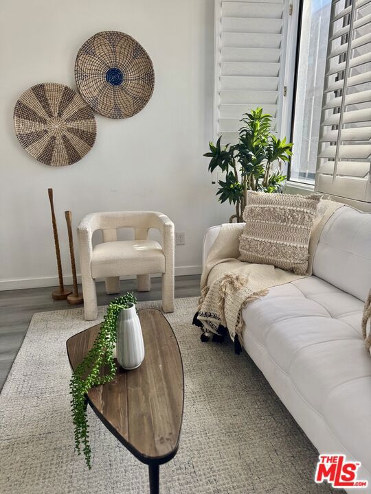 14 Mast Street, Marina del Rey CA: https://media.crmls.org/mediaz/112b615e-d9d9-411c-9801-d2e96af2da3d.jpg