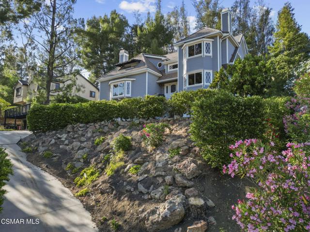 1561 Lookout Drive, Agoura Hills CA: https://media.crmls.org/mediaz/112b891a-997a-4440-b73e-33f36b9e176e.jpg