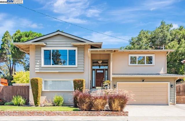 32072 Chicoine Ave, Hayward CA: https://media.crmls.org/mediaz/112be9fb-dc35-4808-b642-e756fb798f67.jpg