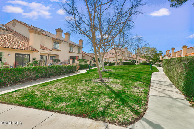 388 Country Club Drive, Simi Valley CA: https://media.crmls.org/mediaz/112bf157-90b6-4efb-9826-6c4b38180c06.jpg