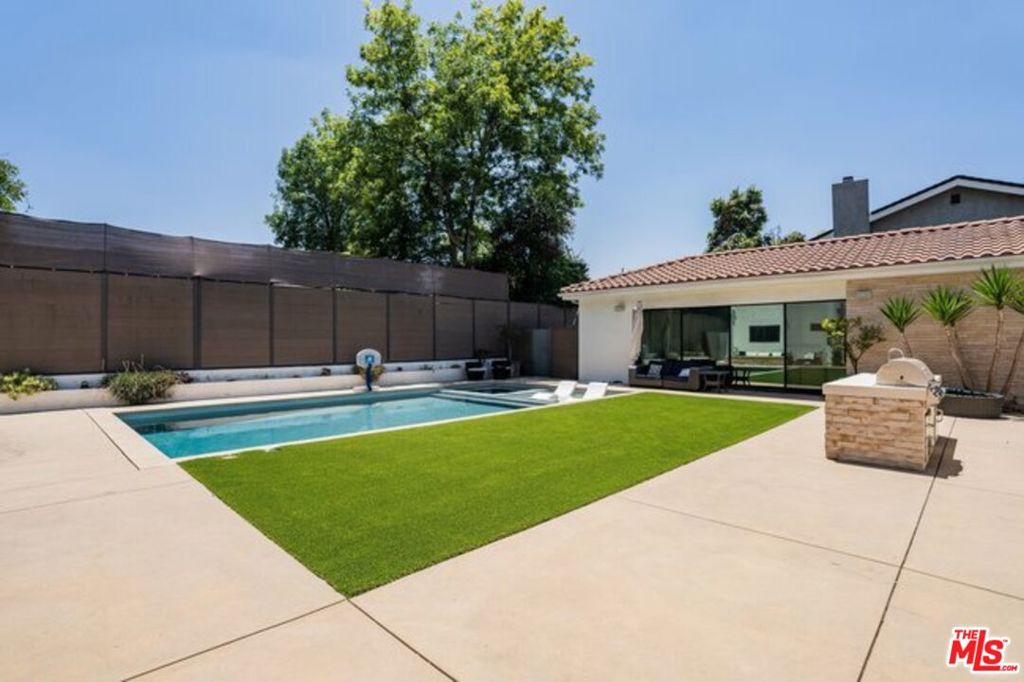 17520 Embassy Drive — Mediterranean
