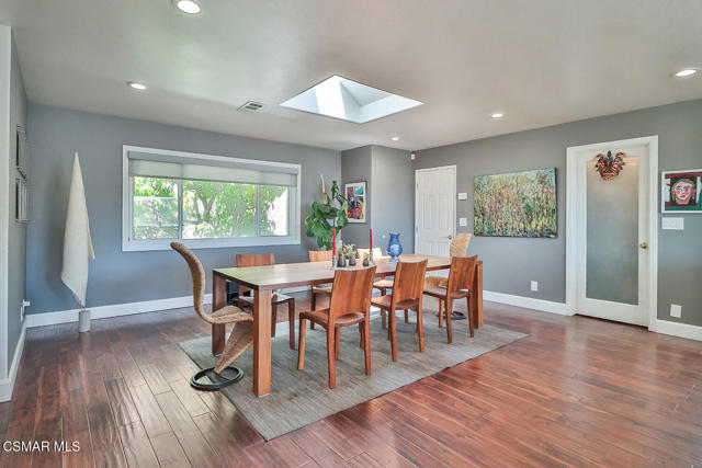 1117 Woodridge Avenue, Thousand Oaks CA: https://media.crmls.org/mediaz/112c6eca-ee9c-4a60-ae51-658d3da48afa.jpg