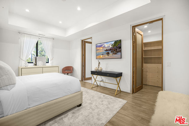 5304 Louise Avenue, Encino CA: https://media.crmls.org/mediaz/112c9890-d853-411f-993d-3dbb1850fbc9.jpg