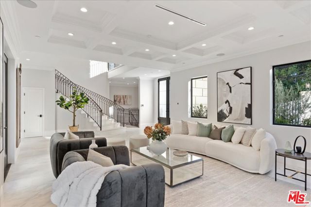 4351 Vanalden Avenue, Tarzana CA: https://media.crmls.org/mediaz/112cb181-1f6d-47fb-8276-2025a10f5faa.jpg