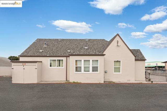2090 Marina Blvd, San Leandro CA: https://media.crmls.org/mediaz/112d1cbd-d828-41e6-85cc-64eacd593836.jpg