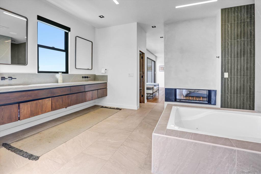 MLS #250022021SD img 4