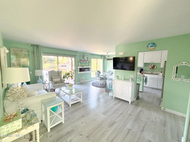 291 Sequoia Court, Thousand Oaks CA: https://media.crmls.org/mediaz/112e9038-2bc4-41f2-8e30-2968533427eb.jpg