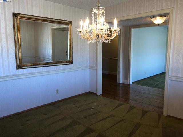 5026 Hillcrest Way, Pleasanton CA: https://media.crmls.org/mediaz/112ecc2d-6009-42f5-97f3-47dc7b62f1b1.jpg