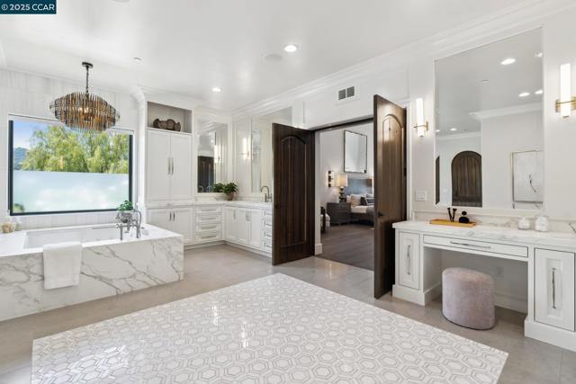 1021 Via Del Gato, Alamo CA: https://media.crmls.org/mediaz/11301c2c-739e-458f-8ce9-05d5f414082d.jpg