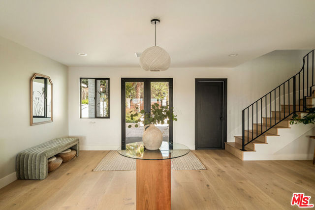 1615 Sargent Place, Los Angeles CA: https://media.crmls.org/mediaz/11304771-13ff-4e71-8f9c-559d00ea857a.jpg