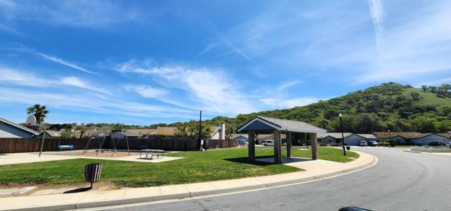 46200 Pine Meadow Drive, King City CA: https://media.crmls.org/mediaz/11304ef9-9fda-43c1-bee5-af1babaa6d7e.jpg