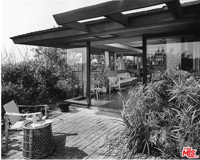 4260 Sea View Lane, Los Angeles CA: https://media.crmls.org/mediaz/113062f3-3507-4269-af05-34b310a7f86e.jpg