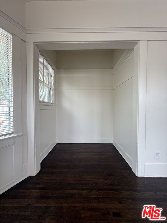 1111 Orizaba Avenue, Long Beach CA: https://media.crmls.org/mediaz/1130dd1c-97aa-4a00-8110-e8eeea1bdca9.jpg