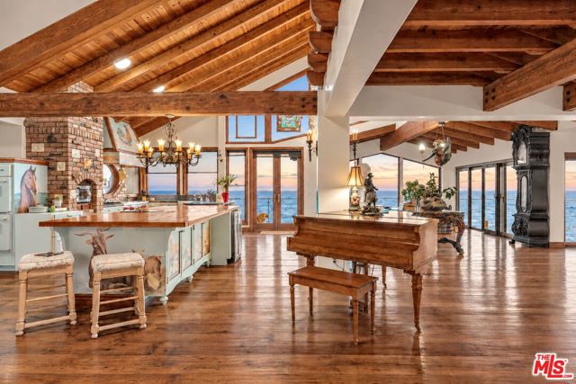 7007 Birdview Avenue, Malibu CA: https://media.crmls.org/mediaz/11310d37-0d4e-4343-bf1e-5311433f6f7f.jpg