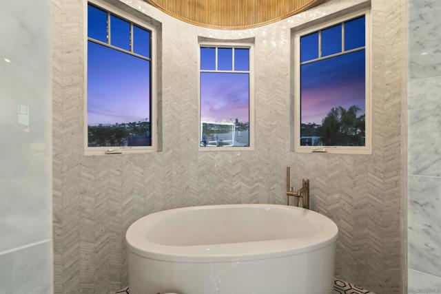 464 466 Westbourne, San Diego CA: https://media.crmls.org/mediaz/11311bd1-957b-4ee1-b450-3c308886fcfd.jpg