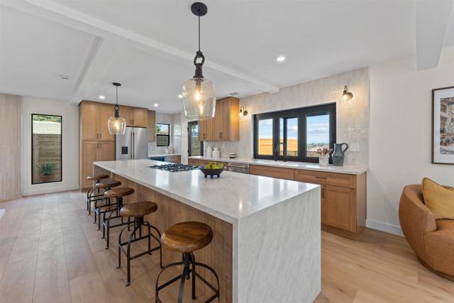 5777 Desert View Drive, La Jolla CA: https://media.crmls.org/mediaz/1131f7db-9107-4f17-990e-67d8a1e19b04.jpg