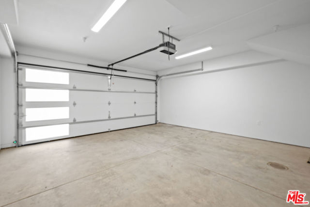 1200 N Orange, West Hollywood CA: https://media.crmls.org/mediaz/11322b60-d39a-4a4c-a4f8-09ccf3b65a8d.jpg