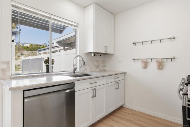 3875 Vista Campana, Oceanside CA: https://media.crmls.org/mediaz/11325472-aa03-4ae0-be95-132314f5184f.jpg