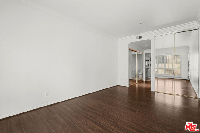 5224 Zelzah Avenue, Encino CA: https://media.crmls.org/mediaz/113306ee-ce4e-4dde-818d-8fafa43b4824.jpg