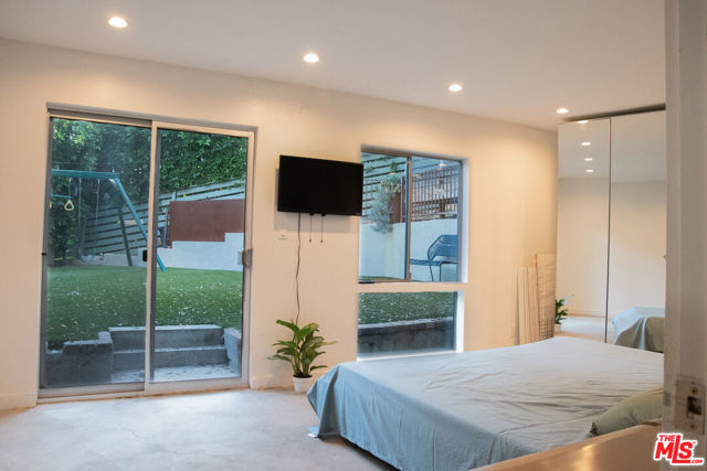 905 Pine Grove Avenue, Los Angeles CA: https://media.crmls.org/mediaz/11339508-56e0-4acf-9c20-14e98b606f6b.jpg