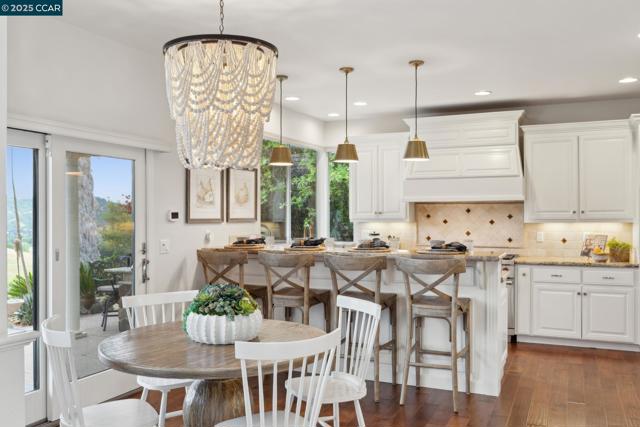 460 Silver Hollow Drive, Walnut Creek CA: https://media.crmls.org/mediaz/113399f6-6aea-4b8f-ba05-c3fdf3a0aef9.jpg